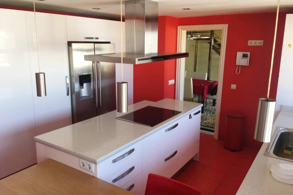 Penthouse With Private Pool, Hot Tub Jacuzzi With Sea Views And Chill-out Zone, Close To The Sea
