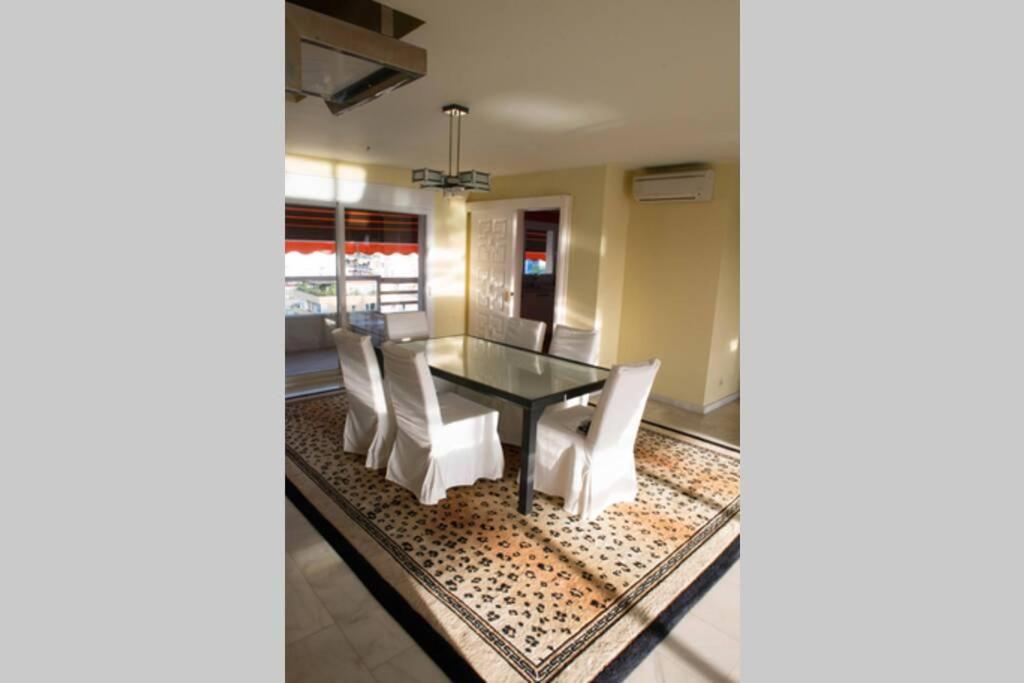 Penthouse With Private Pool, Hot Tub Jacuzzi With Sea Views And Chill-out Zone, Close To The Sea Apartment Marbella