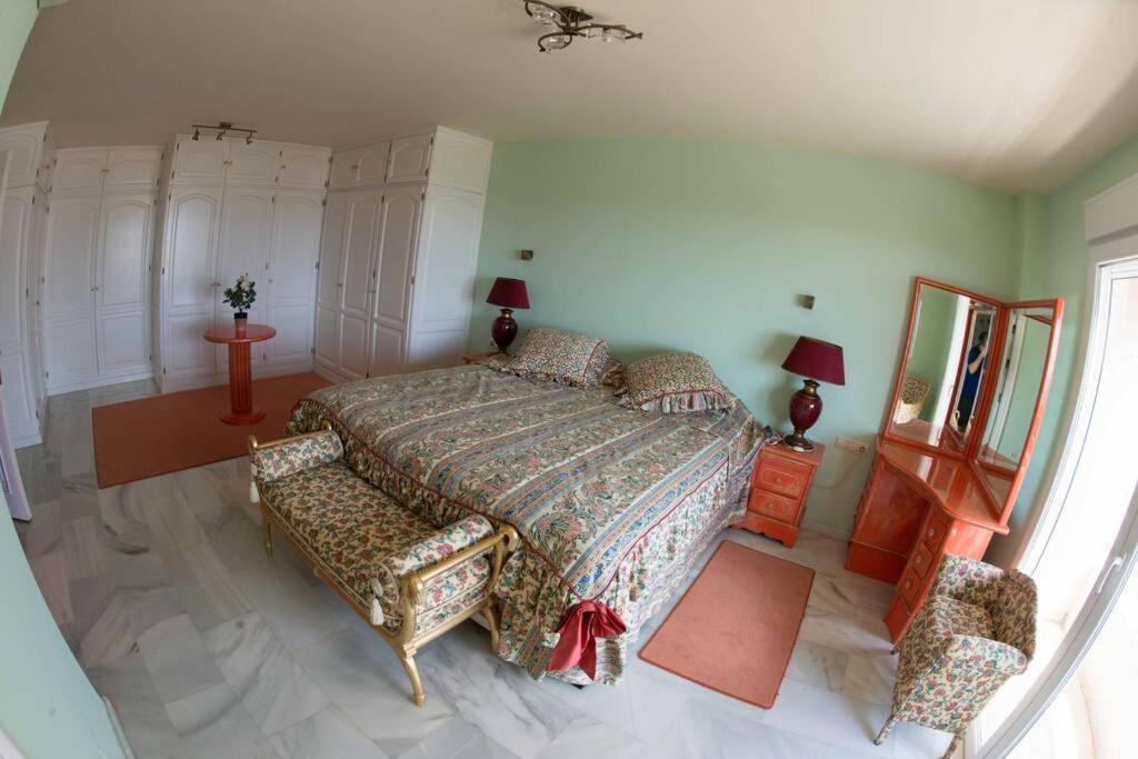 Penthouse With Private Pool, Hot Tub Jacuzzi With Sea Views And Chill-out Zone, Close To The Sea Marbella