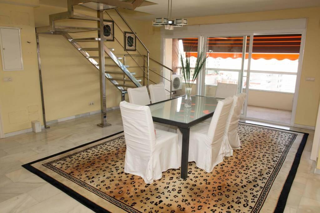 Penthouse With Private Pool, Hot Tub Jacuzzi With Sea Views And Chill-out Zone, Close To The Sea * Marbella