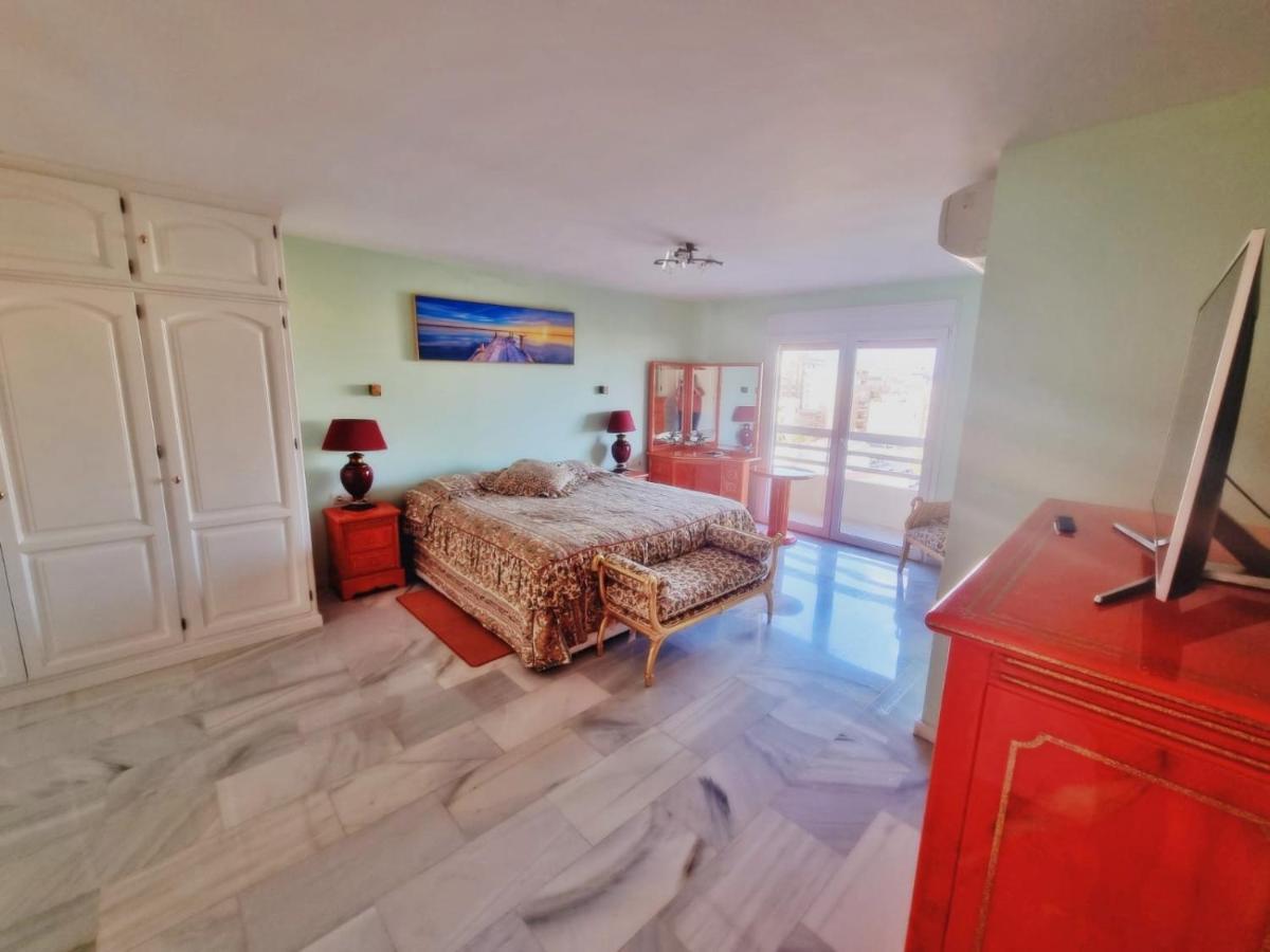 Apartment Penthouse With Private Pool, Hot Tub Jacuzzi With Sea Views And Chill-out Zone, Close To The Sea *