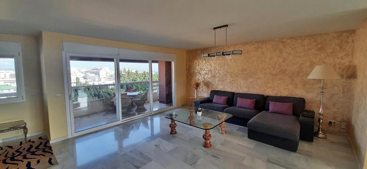 Apartment Penthouse With Private Pool, Hot Tub Jacuzzi With Sea Views And Chill-out Zone, Close To The Sea Marbella