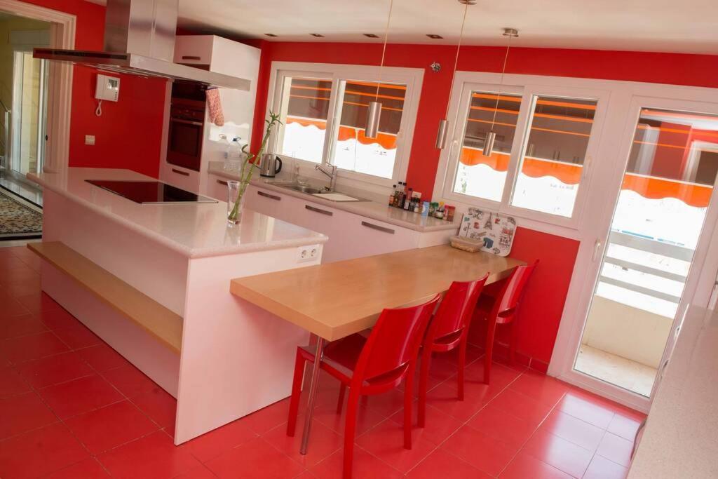 Apartment Penthouse With Private Pool, Hot Tub Jacuzzi With Sea Views And Chill-out Zone, Close To The Sea