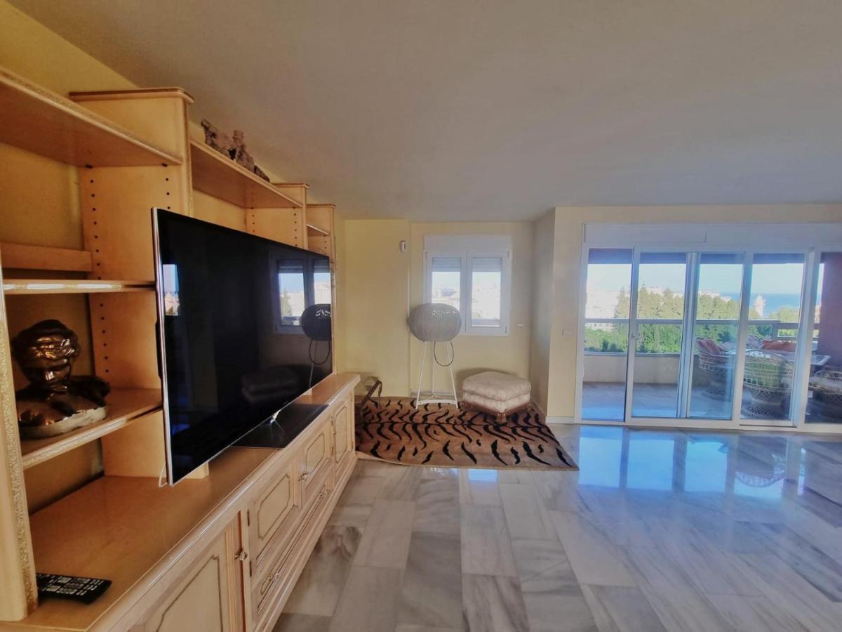 Penthouse With Private Pool, Hot Tub Jacuzzi With Sea Views And Chill-out Zone, Close To The Sea Apartment Marbella